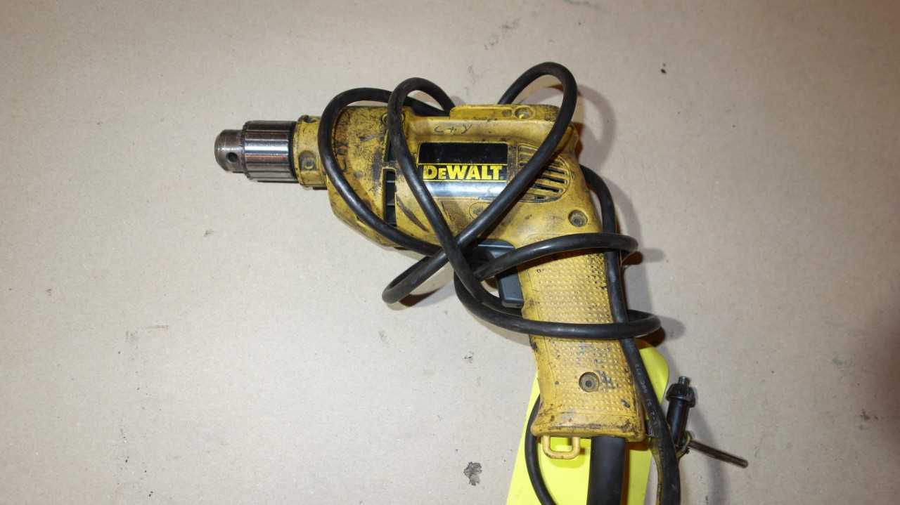 DEWALT DW100 3/8 IN CORDED VSR DRILL - ELECTRIC POWER TOOLS