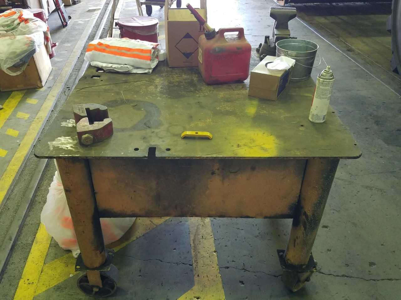 4' x 4' rolling work table with 6" vise - MATERIAL HANDLING 4' x 4' rolling work table with 6" vise - MATERIAL HANDLING