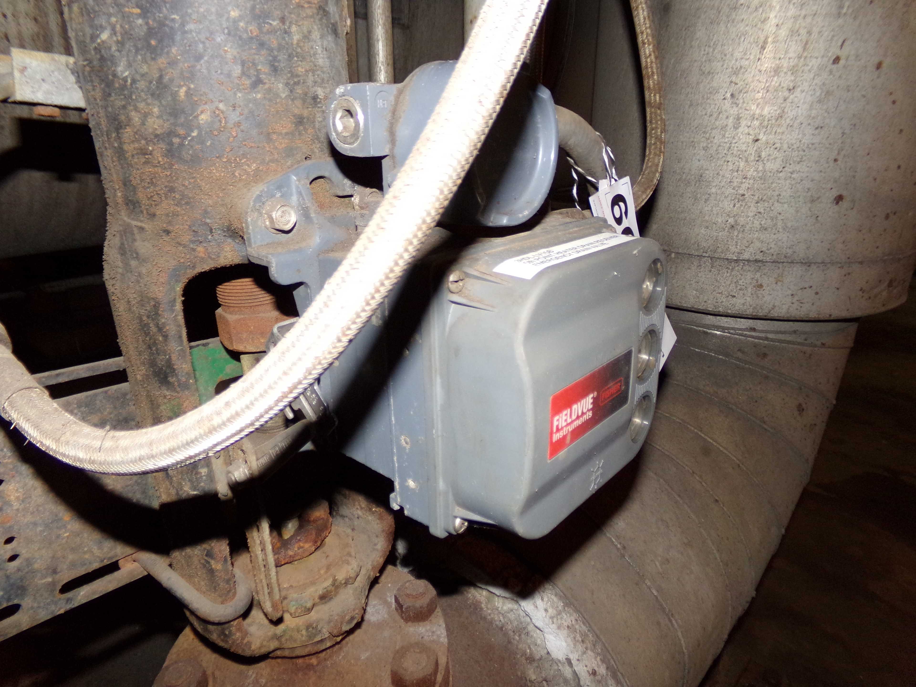 2001 FISHER CONTROLS DVC6010 FIELDVUE POSITIONER - CONTROL VALVE