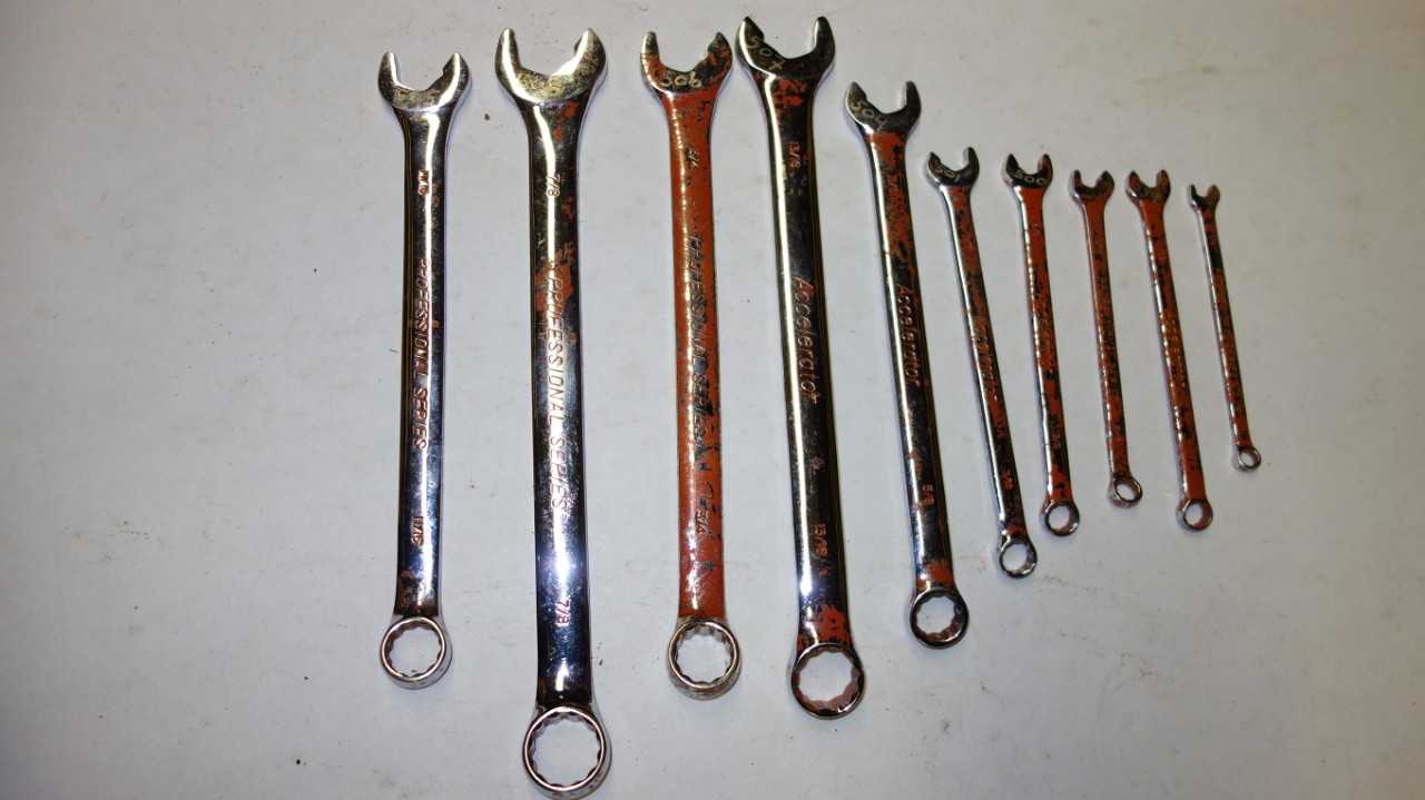 LOT OF 10 ASSORTED ACCELERATOR COMBINATION WRENCHES - HAND TOOLS