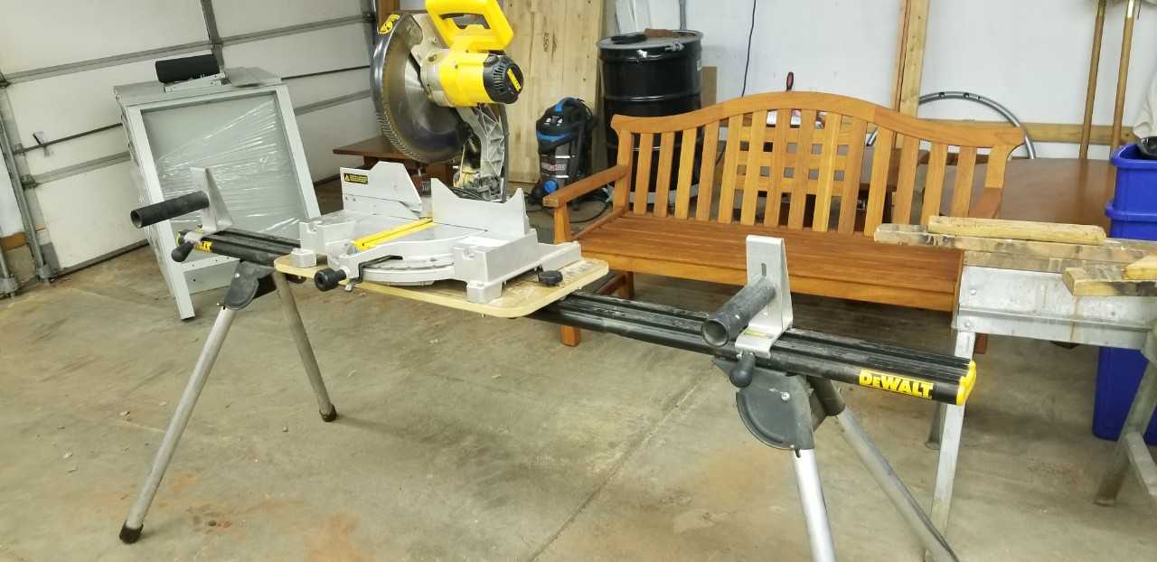Dewalt Miter Saw w/ Movement Extensions - ELECTRIC POWER TOOLS Dewalt Miter Saw w/ Movement Extensions - ELECTRIC POWER TOOLS