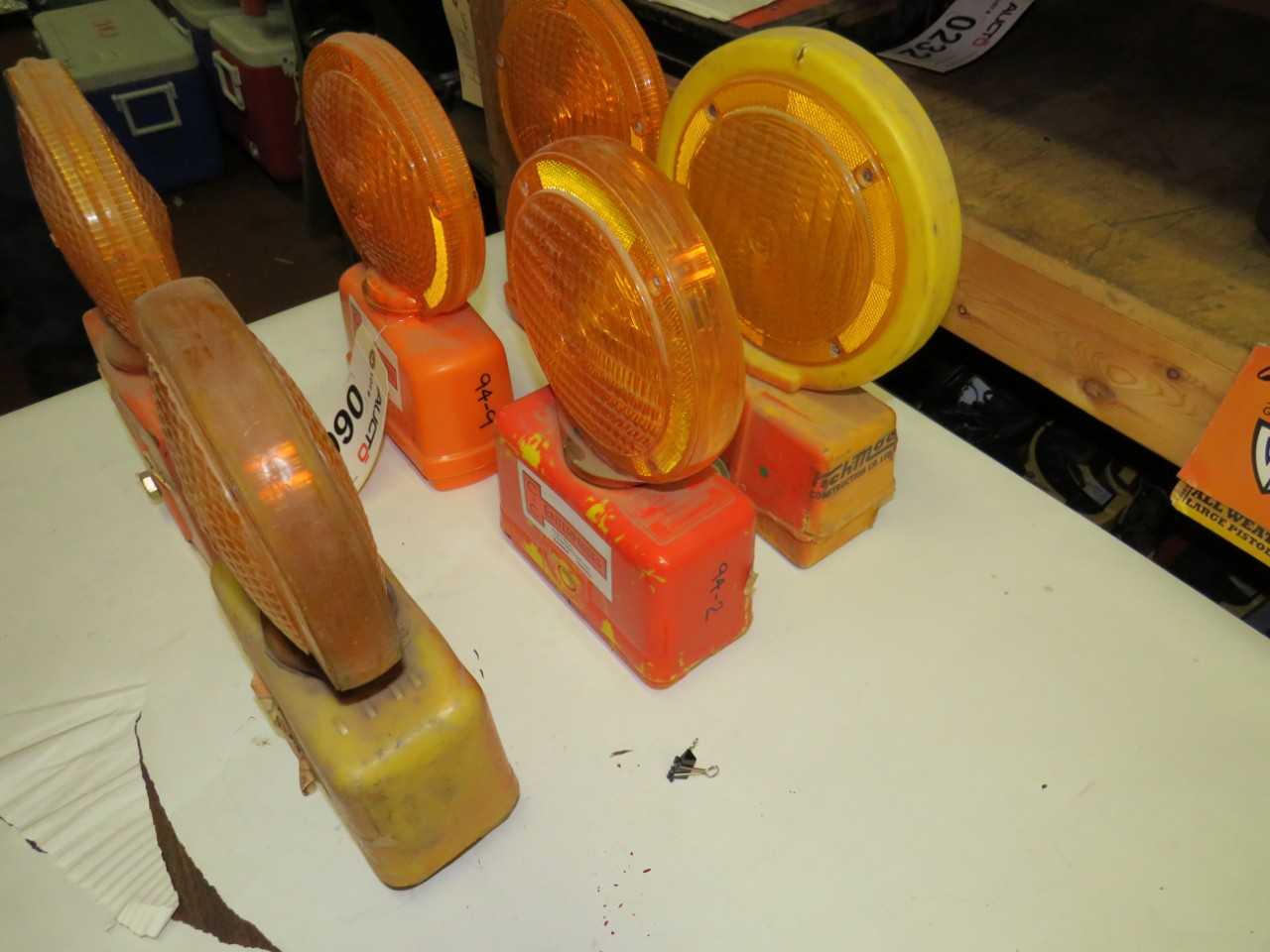 LOT OF 6 ASSORTED  CAMFLASH & SAFECO CONSTRUCTION CAUTION STROBE LIGHTS - LIGHTING