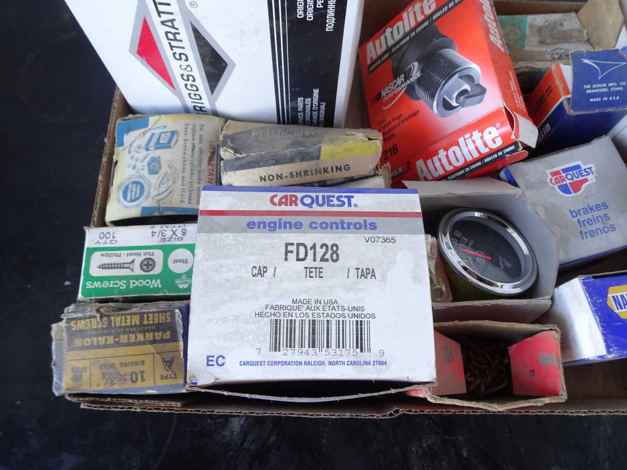 LOT of caruburetor parts - Fairbanks morse briggs  stratton ETC - MISCELLANEOUS