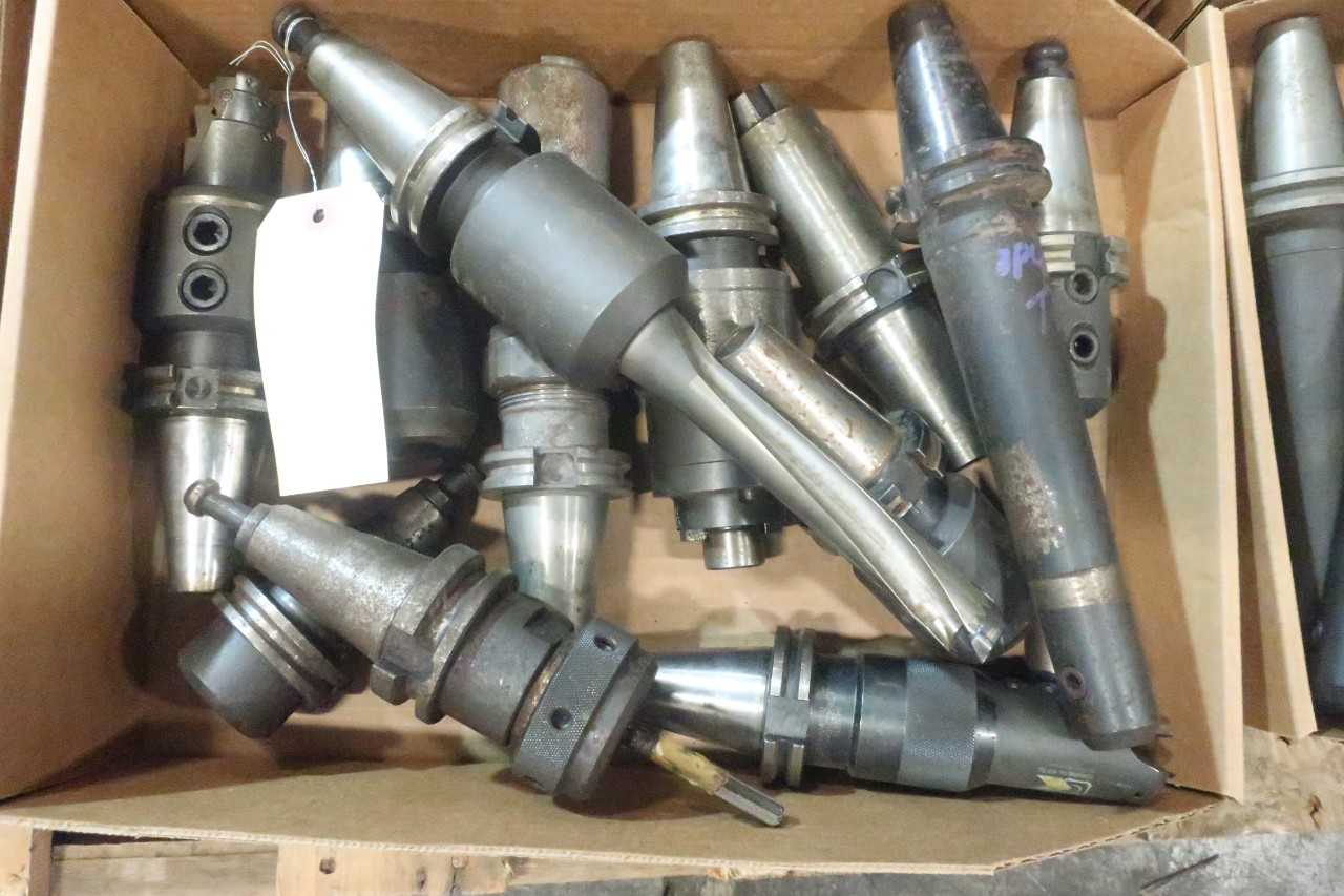 LOT OF ASSORTED CAT40 TOOL HOLDERS WITH ATTACHMENTS - ELECTRIC POWER TOOLS