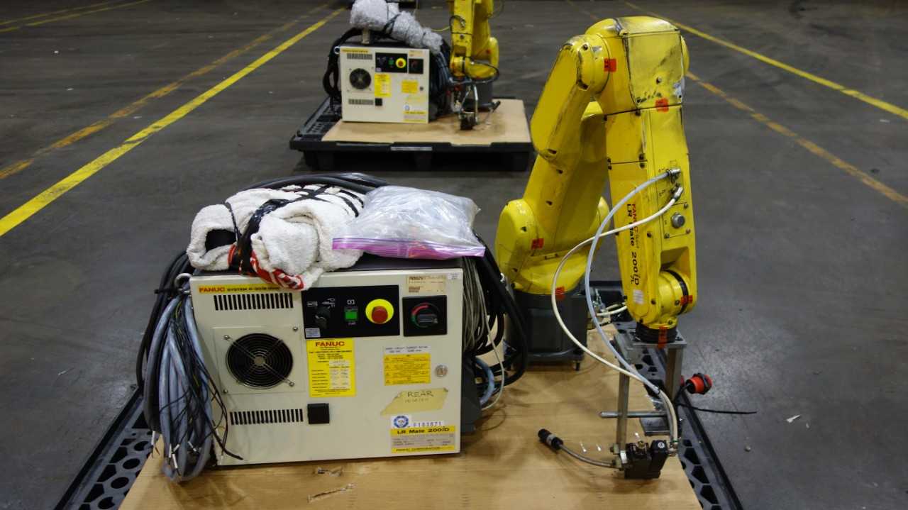 FANUC LR MATE 200ID/7L R-30IB LONG REACH ROBOT, A05B-2651-B021 CONTROLLER, A05B-2255-C105 TEACH PENDANT, A05B-1142-B301 TYPE - INDUSTRIAL ROBOTS