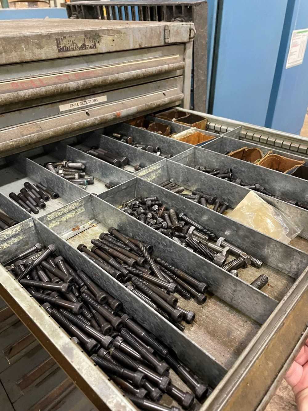 Cabinet - TOOL STORAGE