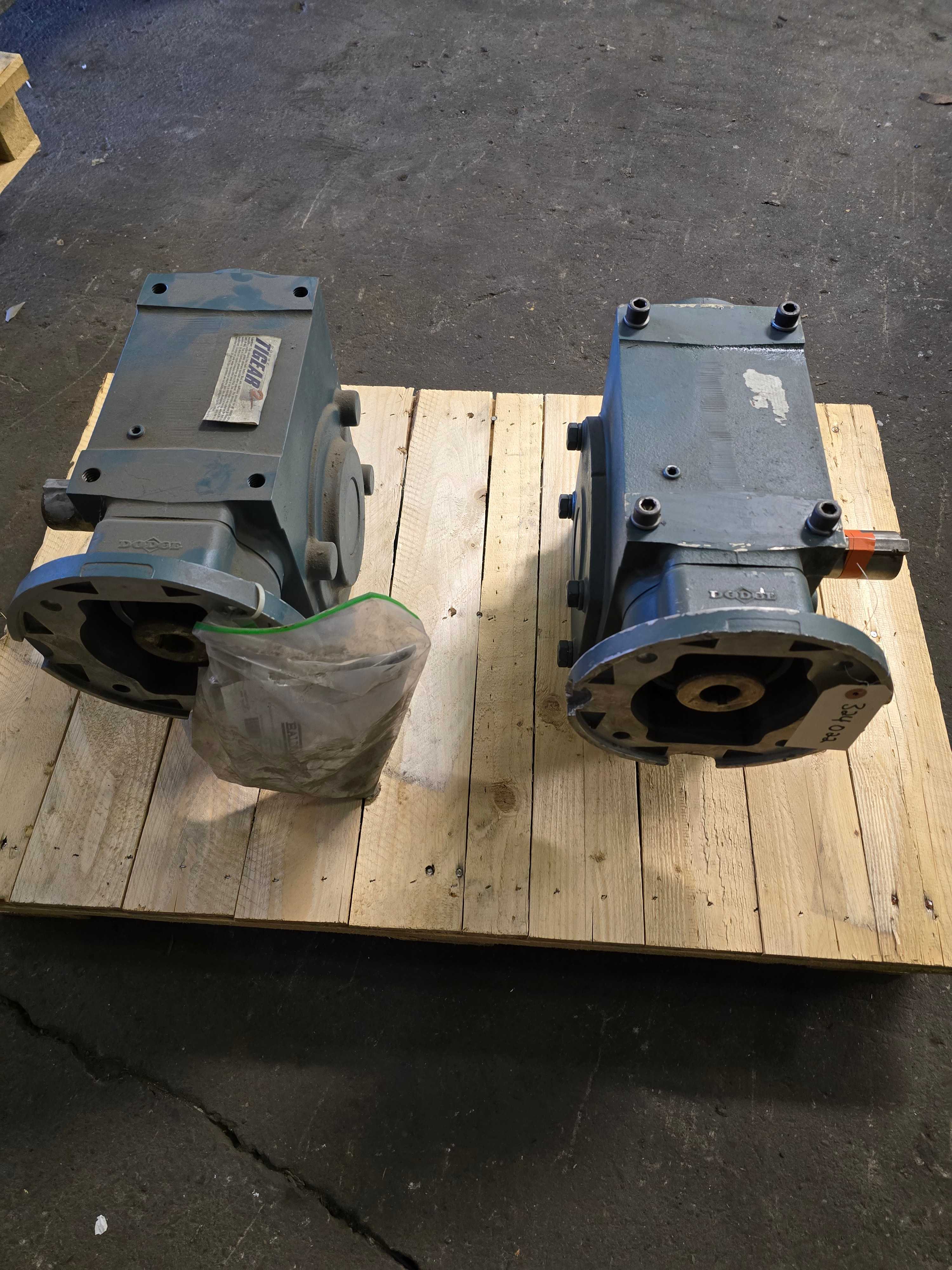 LOT OF DODGE TIGEAR RIGHT ANGLE GEAR REDUCERS - QTY 2 - GEAR REDUCERS