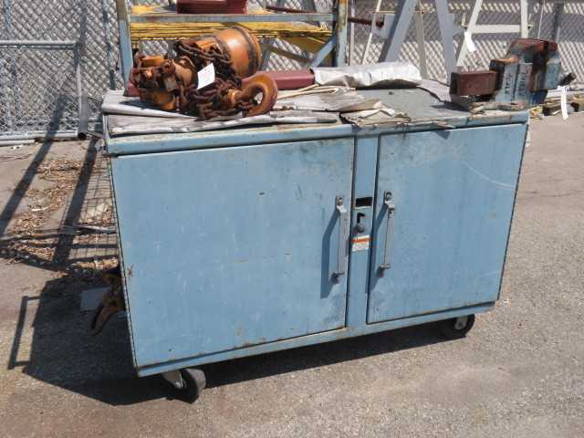Storage Cabinet with Vise - TOOL STORAGE
