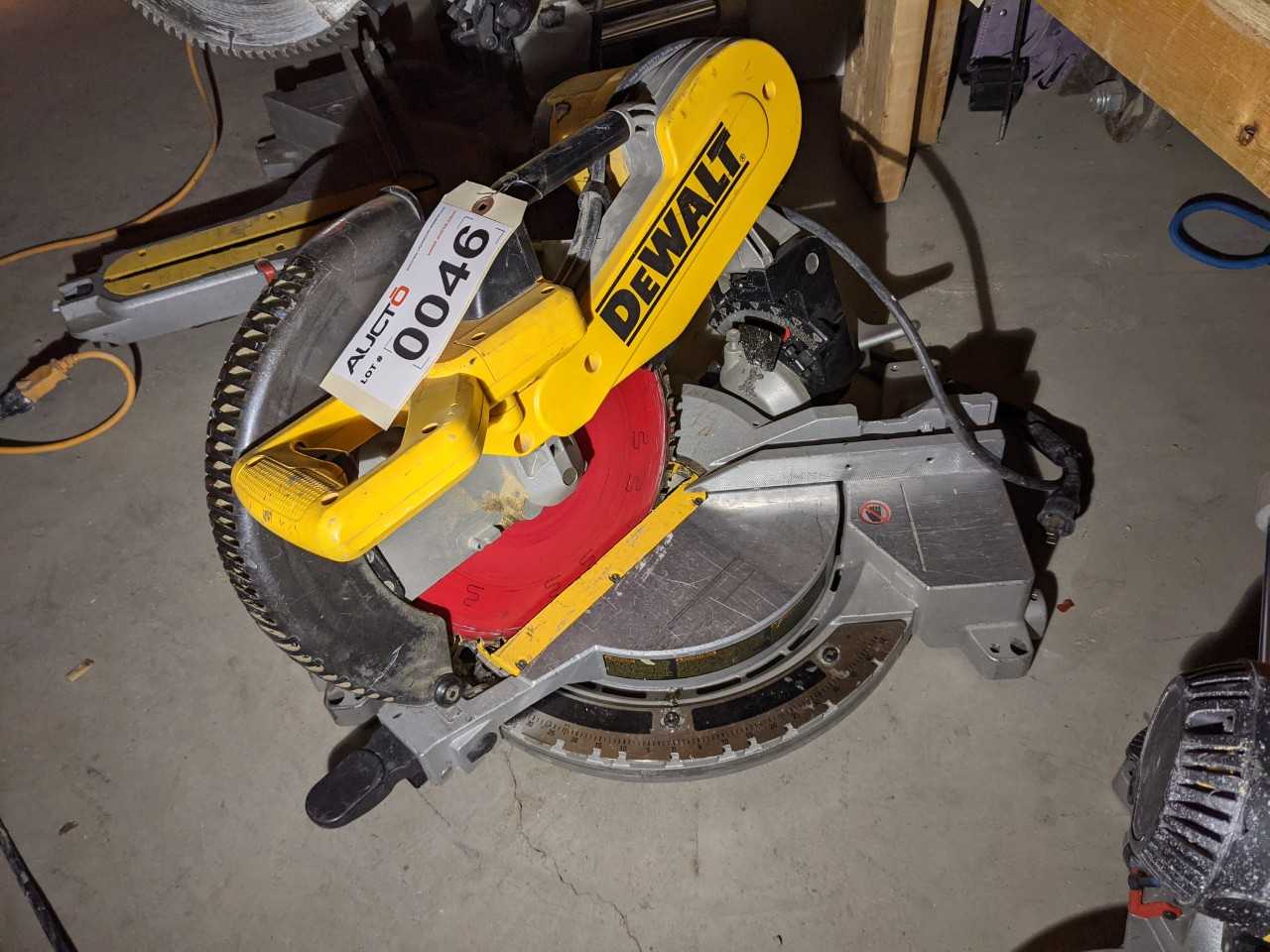 Dewalt DW716 Double bevel Compound Miter Saw - METAL SAWS