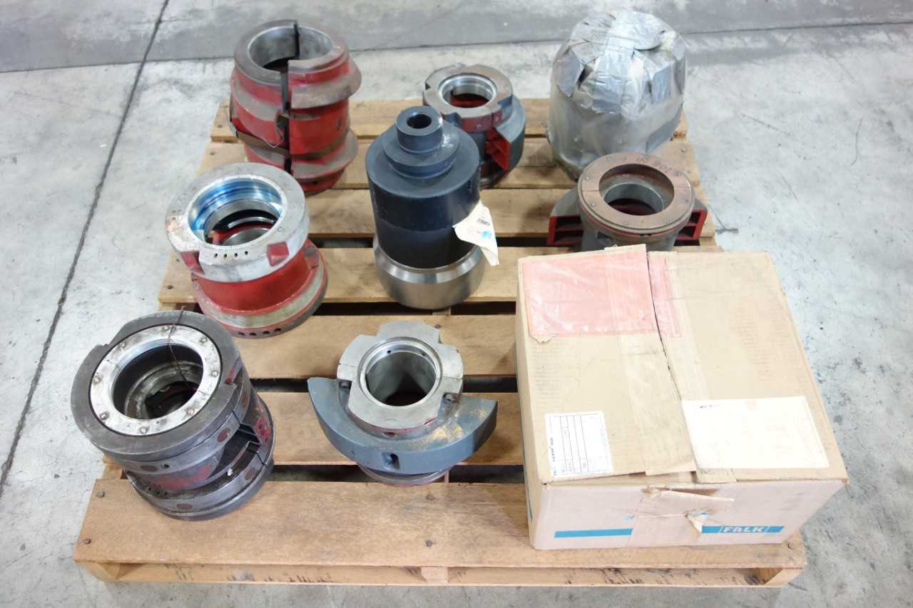 LOT OF ASSORTED BUSHINGS AND SLEEVES - HAND TOOLS