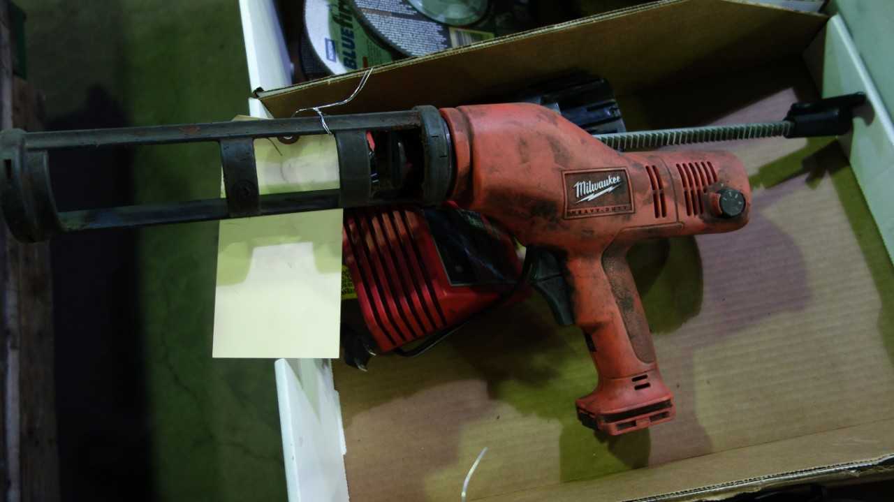 MILWAUKEEE 6562-21 CORDLESS CAULK AND ADHESIVE GUN W/ BATTERY AND CHARGER - ELECTRIC POWER TOOLS