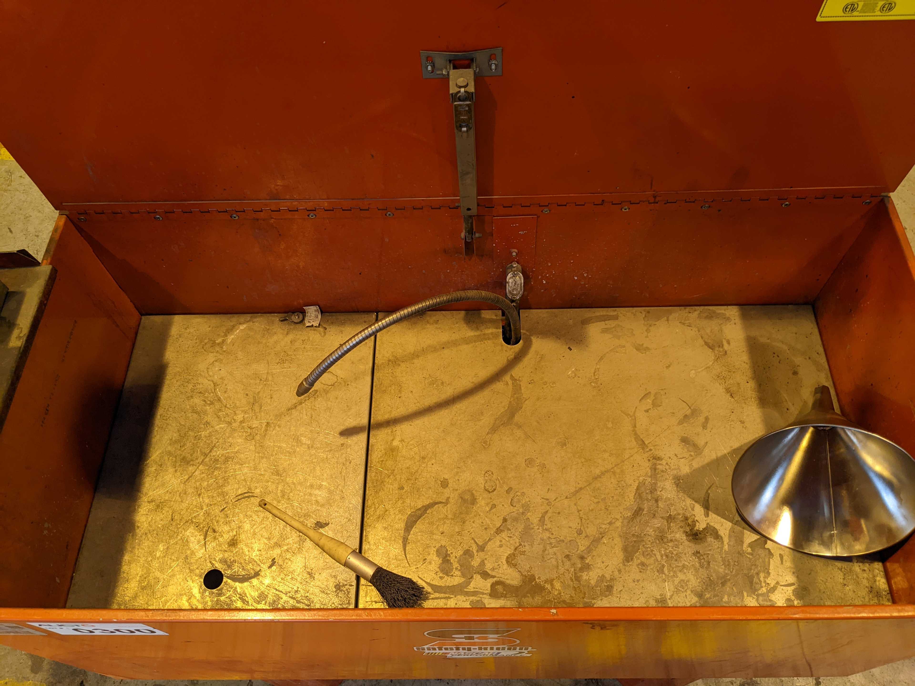 SOLVENT PARTS WASHER - PARTS WASHER