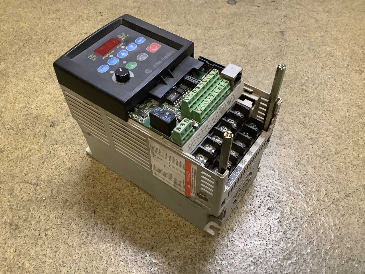 Allen-Bradley 22B-D6P0N104 PowerFlex 40 AC Drive - MOTOR DRIVES