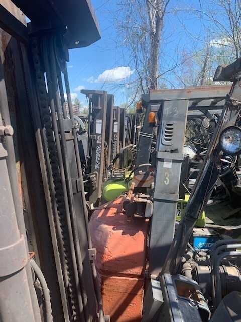 Lot of Lift Trucks - FORKLIFTS