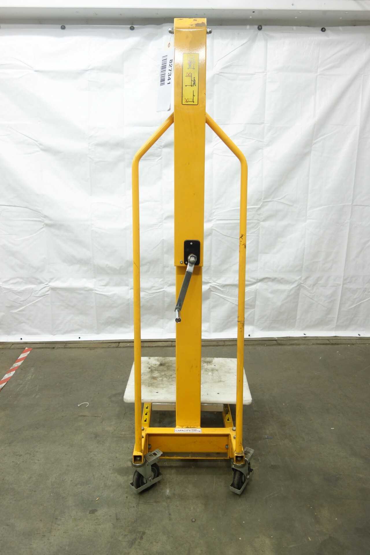 M100 MANUAL LIFT STACKER - FORKLIFTS