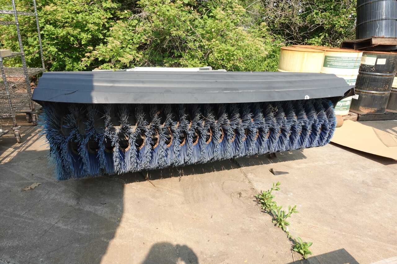 BOBCAT POWER BROOM QUICK CONNECT ATTACHMENT - CONSTRUCTION EQUIPMENT ATTACHMENTS