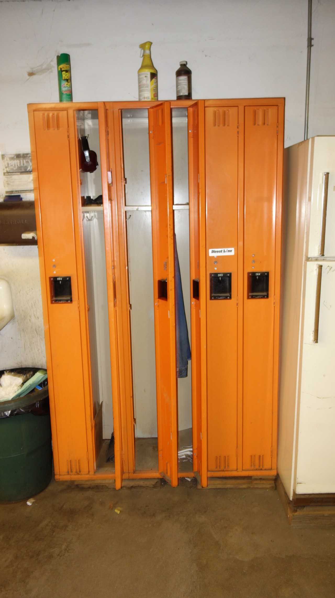 LOT OF 2 STEEL 6 DOOR LOCKERS WITH CONTENTS - TOOL STORAGE