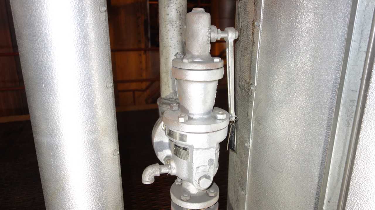 LOT OF 2 1905-HC-1-LA 1-1/2 IN STEEL RELIEF VALVE - RELIEF VALVE