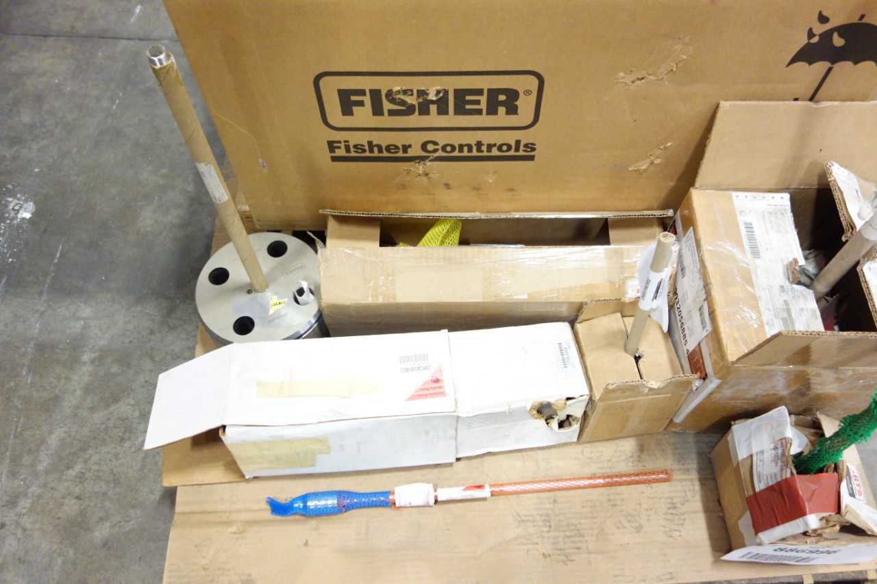 PALLET OF ASSORTED FISHER PLUG STEM ASSEMBLIES VALVE PARTS - VALVES