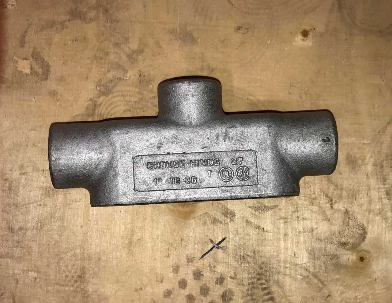 CROUSE-HINDS FITTINGS (QTY 23) - CONDUIT FITTING