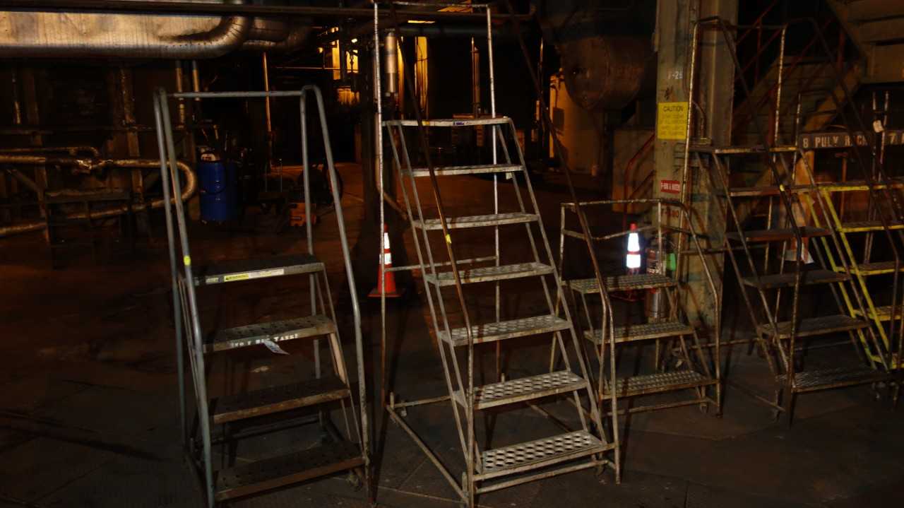 LOT OF 3 ASSORTED STEP LADDERS - MACHINING ACCESSORIES & TOOLING