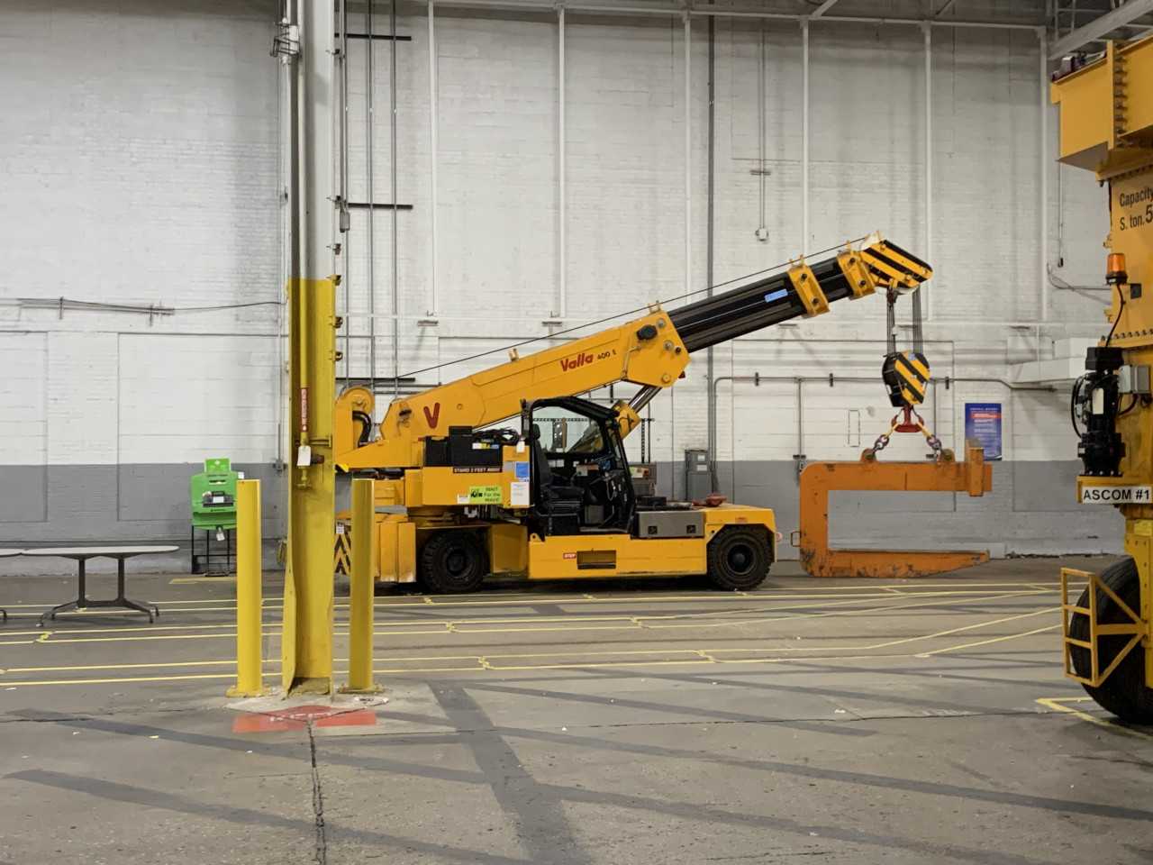 Valla 400E Crane Mobile Coil Handling with C Hook - CRANES