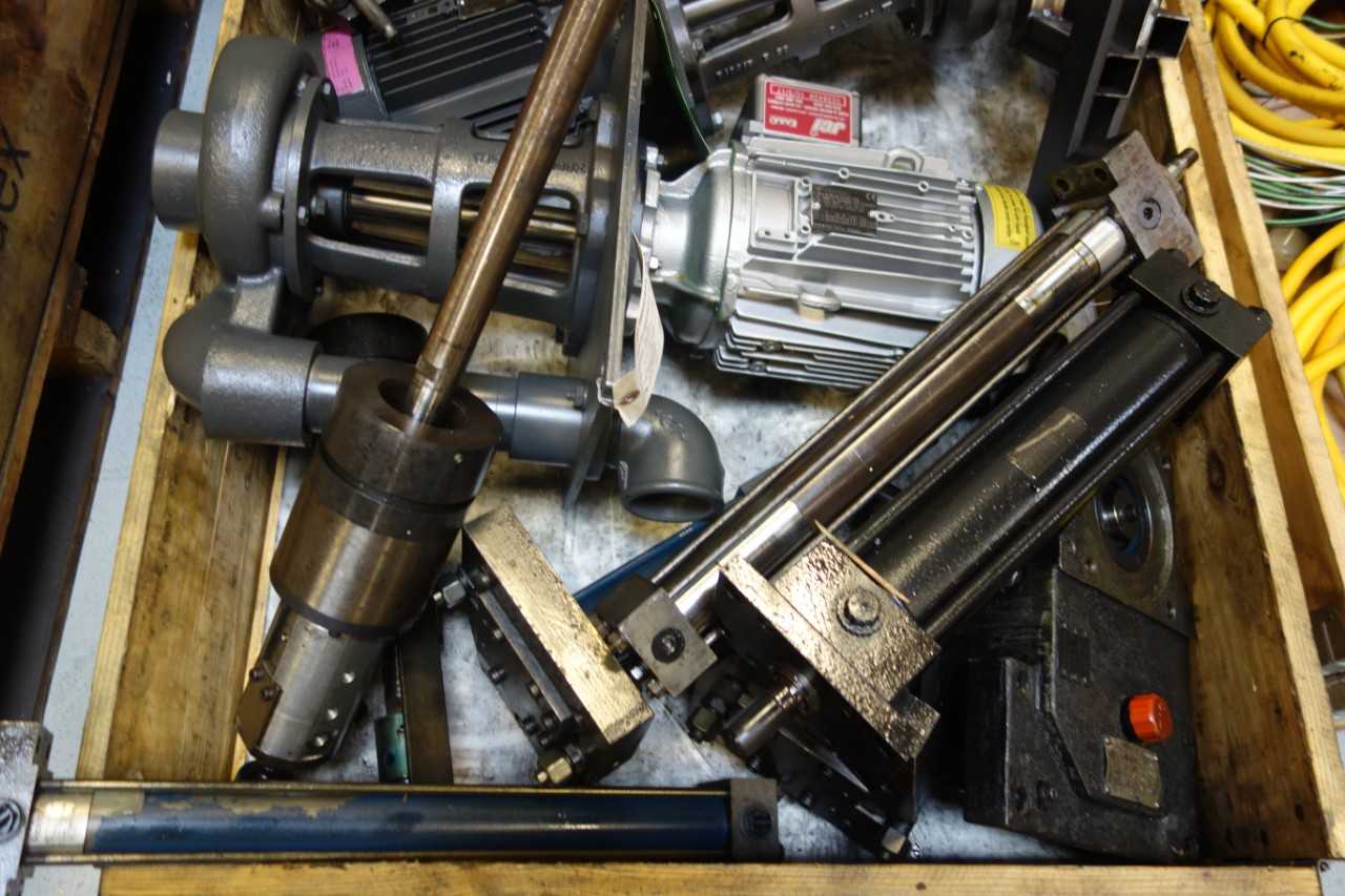 Pallet of assorted coolant pumps, cylinders, machine parts - MACHINING ACCESSORIES & TOOLING