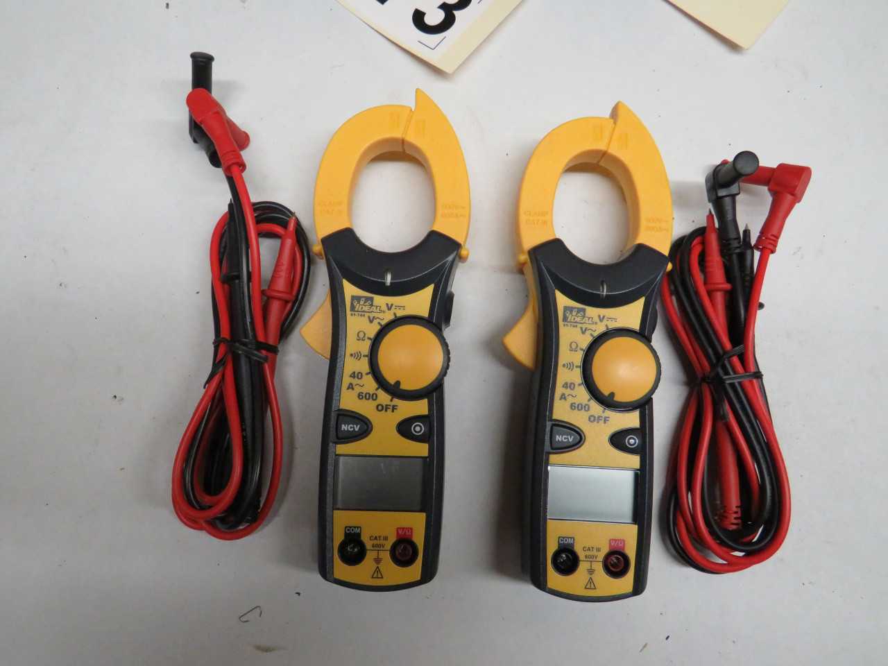 LOT OF 2 IDEAL 61-744 CLAMP METERS 600 A - ELECTRIC POWER TOOLS