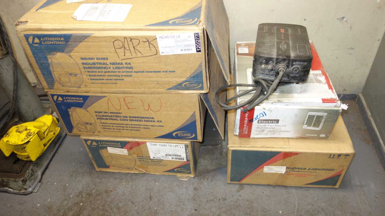 LOT OF 6 ASSORTED EMERGENCY LIGHTING FIXTURES - INDUSTRIAL PARTS