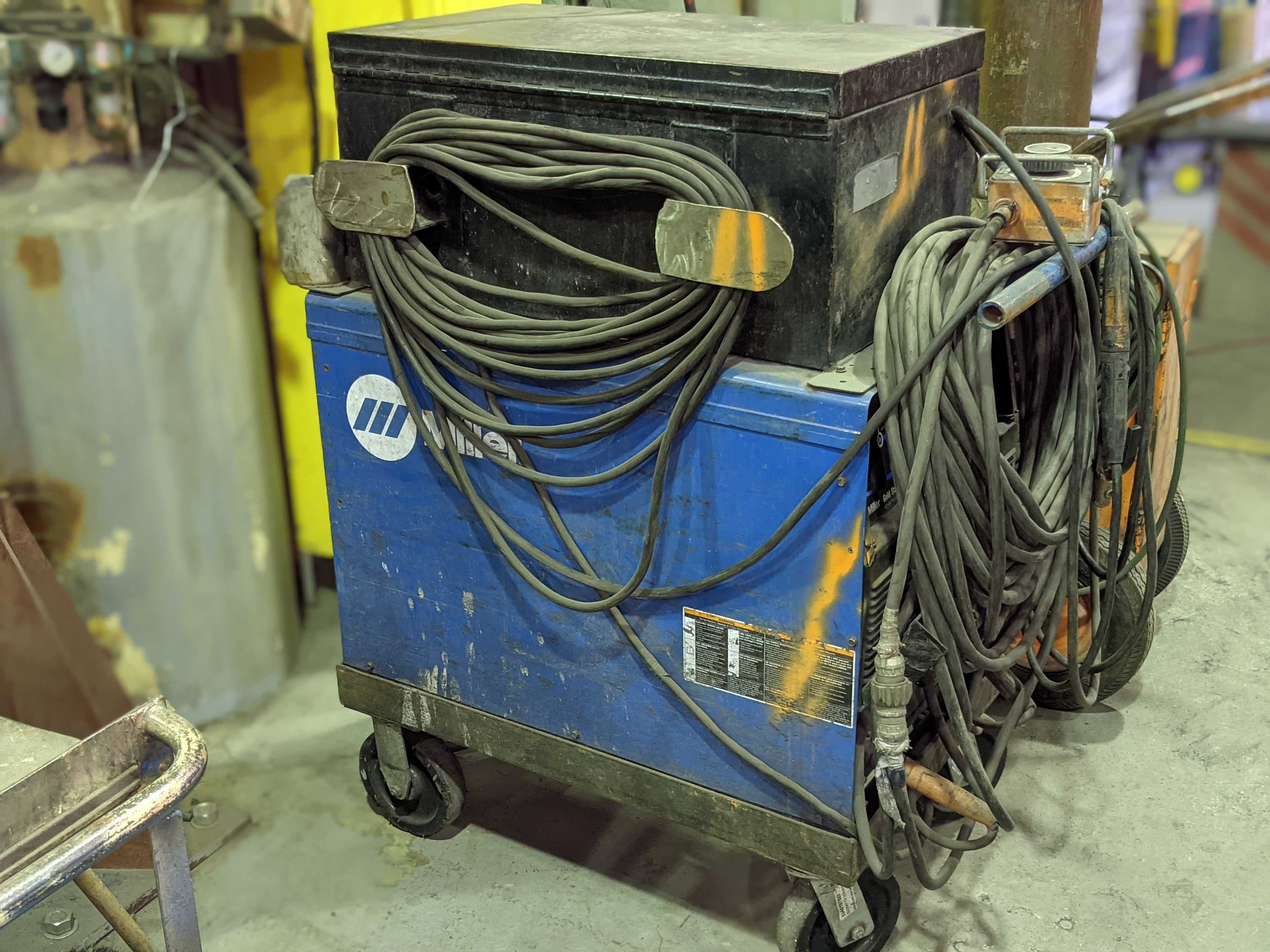WELDER - WELDING EQUIPMENT