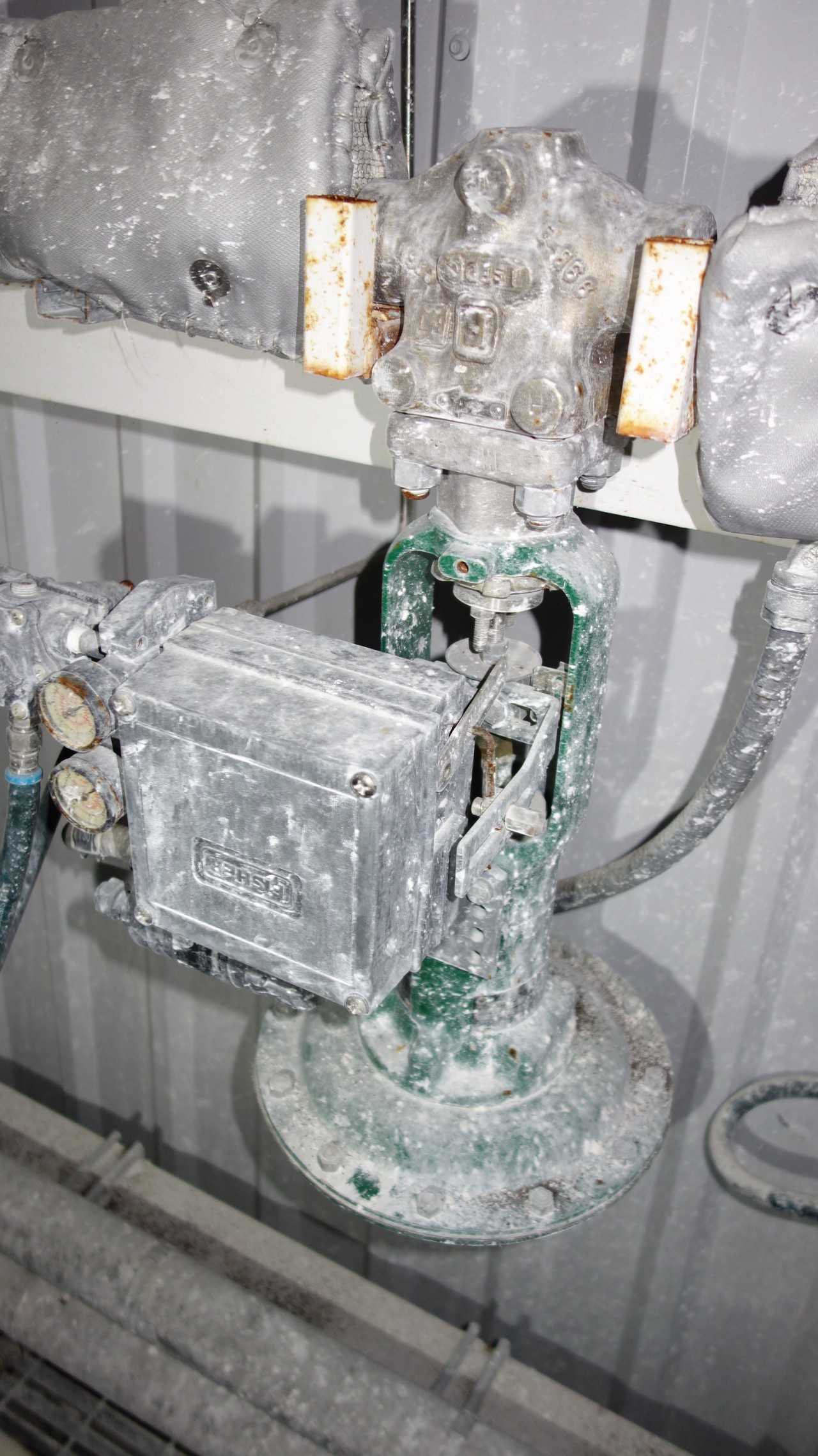 LOT OF 3 FISHER EZ-667 3/4IN STAINLESS CONTROL VALVES - CONTROL VALVE