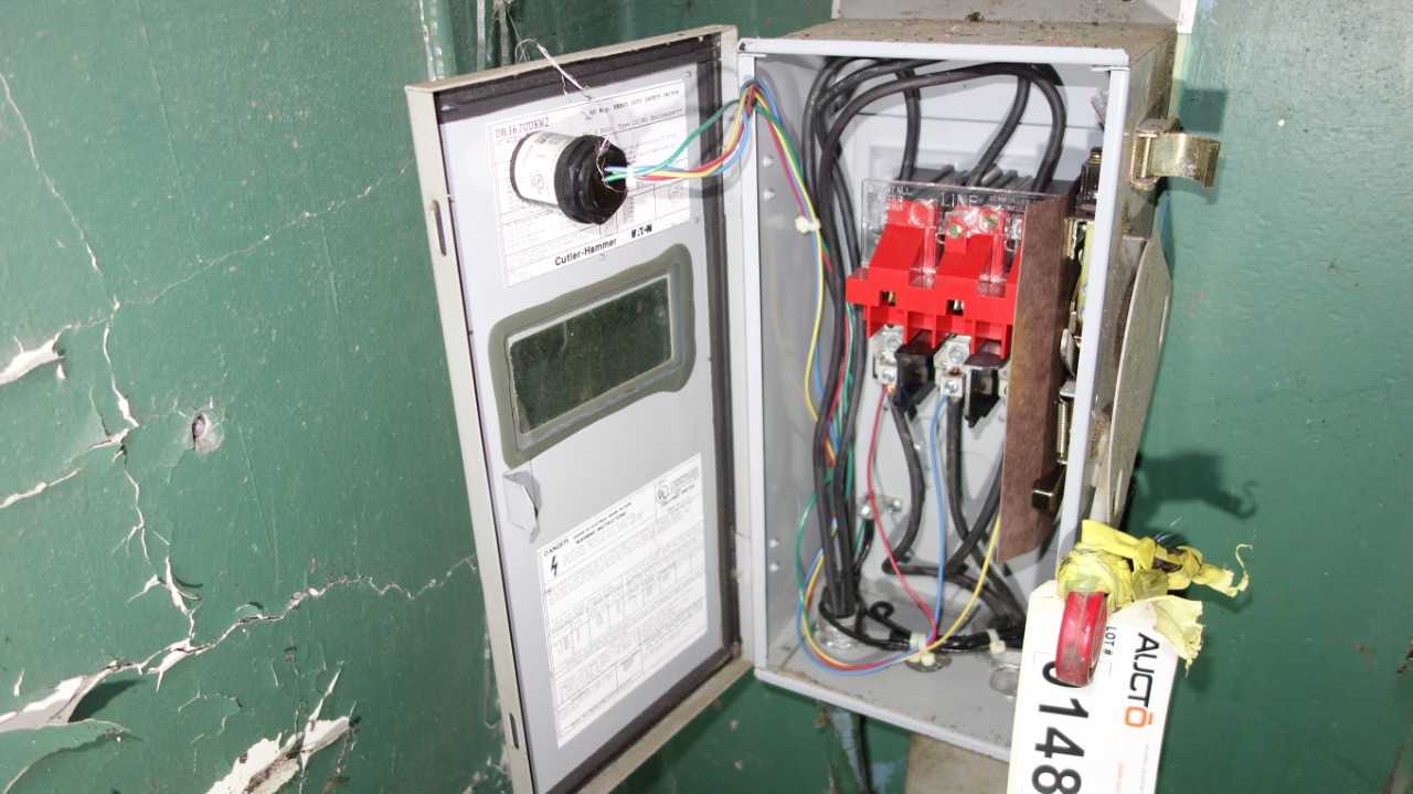 LOT OF 3 DISCONNECT SWITCHES 60A / 30A 600V - DISCONNECT SWITCHES