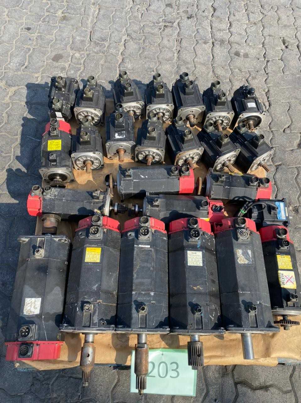 PALLET OF ASSORTED SERVO MOTOR - SERVO