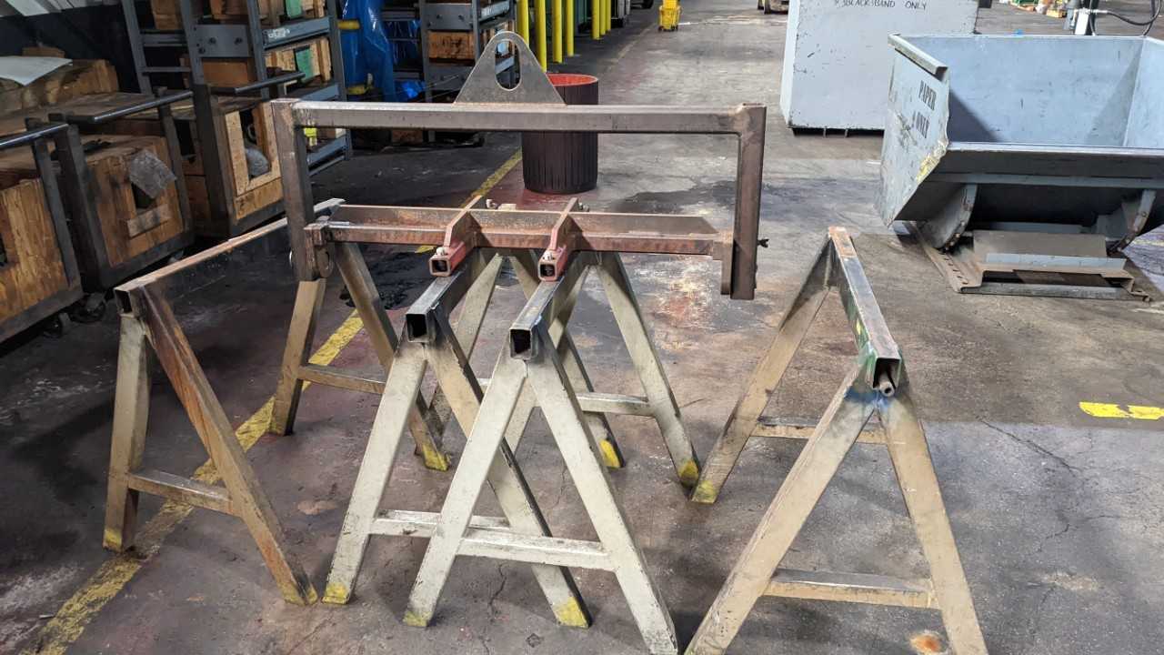 Lot of 4 horseshoe stands - ELECTRIC POWER TOOLS