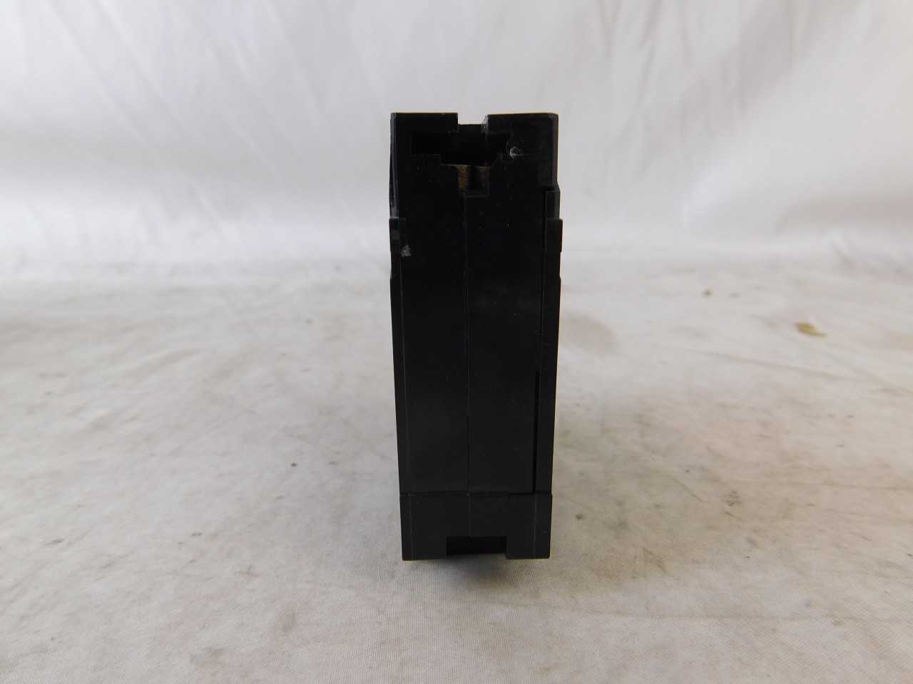 Lot of Quantity 100x BR2030DR Plug in Breakers - CIRCUIT BREAKERS