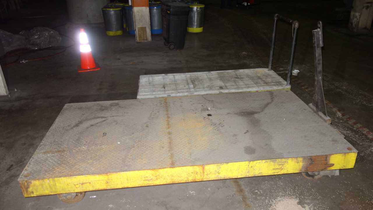 LOT OF 2 ROLLER CARTS - MISCELLANEOUS