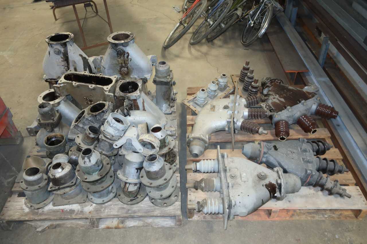2 PALLETS OF INSULATORS, POTHEADS, G&W - ELECTRICAL COMPONENTS