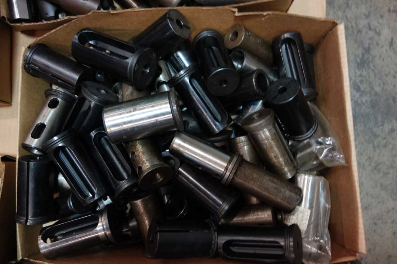 LOT OF ASSORTED TOOL HOLDER BUSHINGS - HAND TOOLS