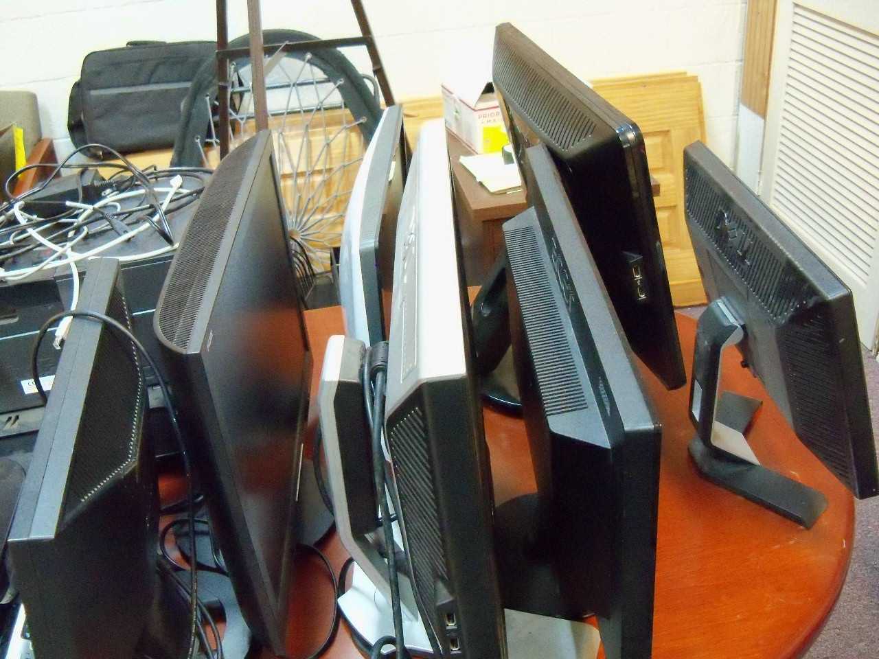 7 Computer Monitors - ELECTRICAL COMPONENTS