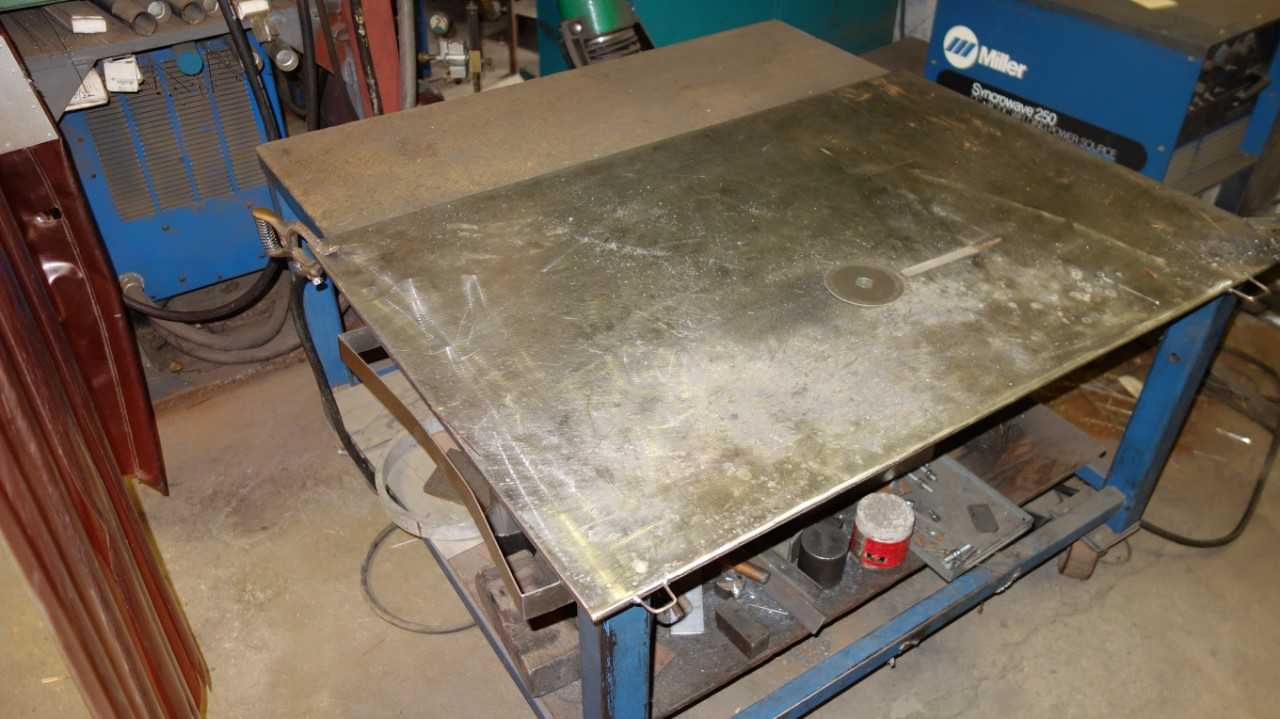 MOBILE PROFESSIONAL WELDING TABLE WITH CONTENTS - PLANT & FACILITY