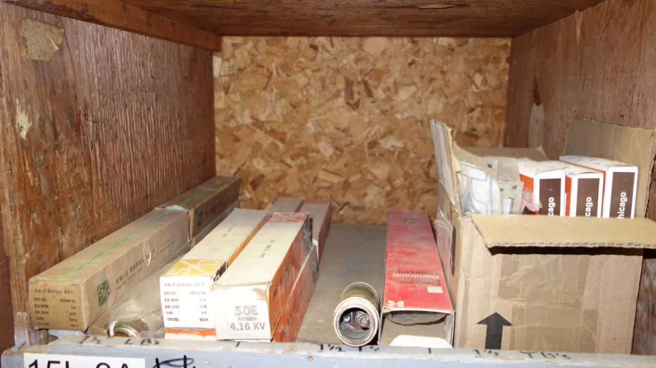 ASSORTED ELECTRICAL POWERLINE MATERIAL - ELECTRICAL COMPONENTS