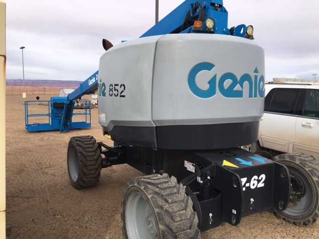 Genie articulating boom platform - CONSTRUCTION