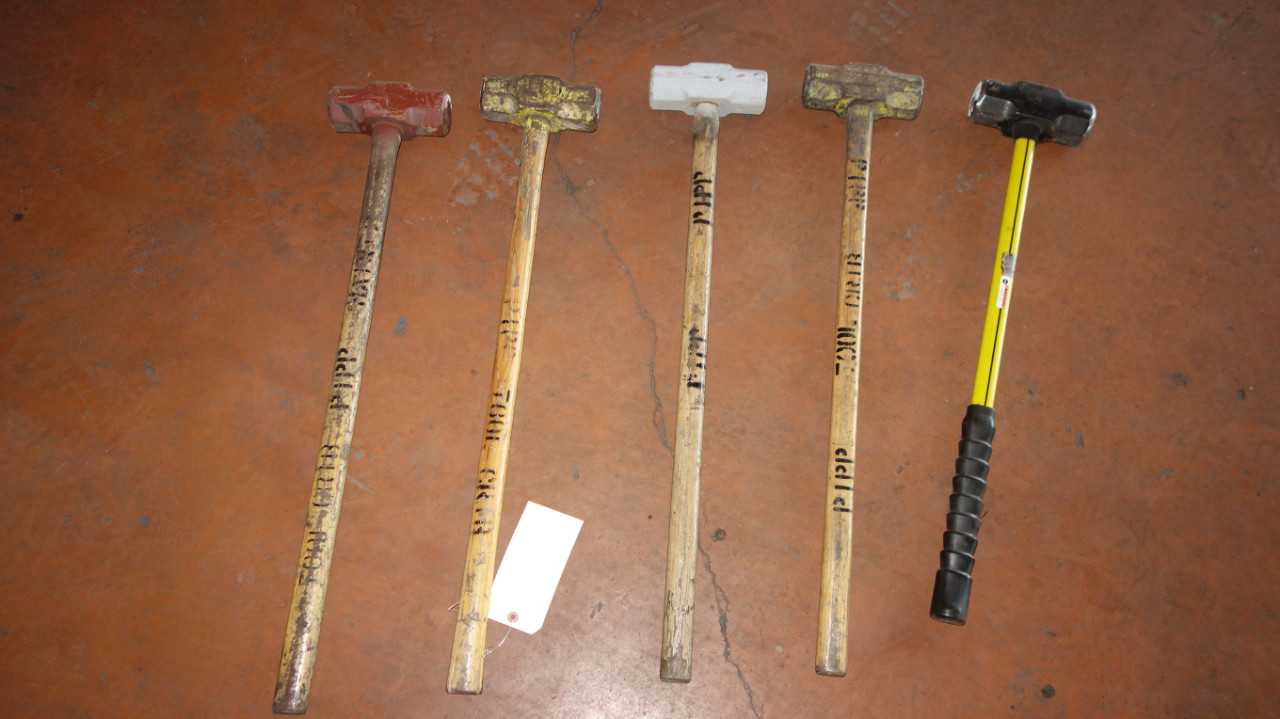 LOT OF 5 SLEDGE HAMMERS - HAND TOOLS