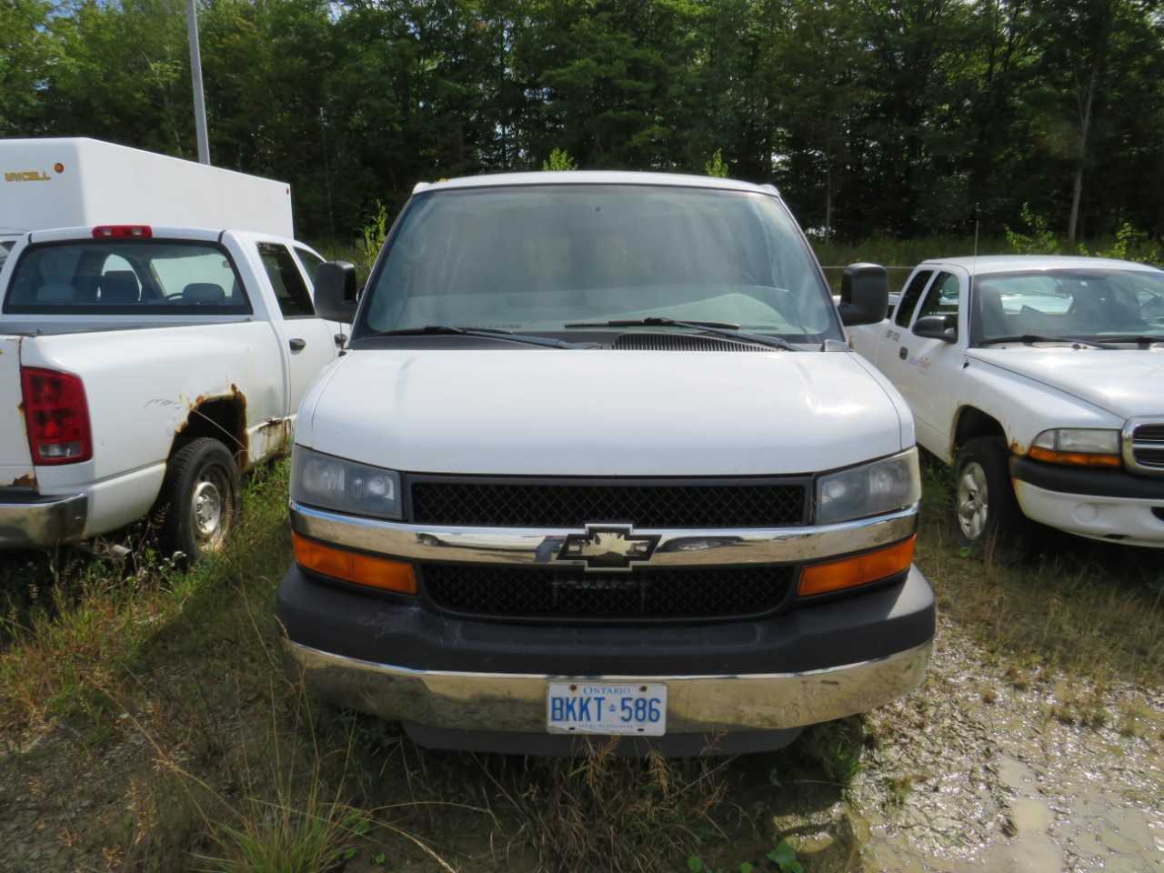 2010 CHEV EXPRESS VAN - HYDRO EXCAVATOR TRUCKS