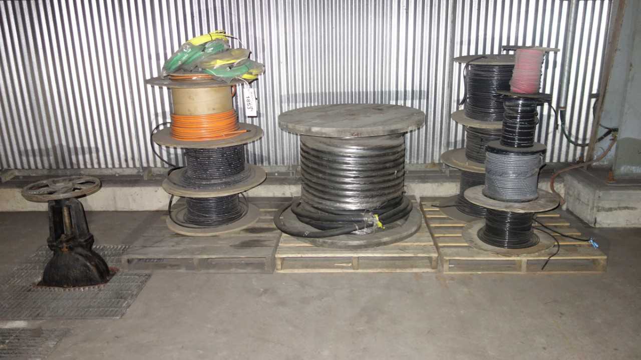 3 PALLETS OF ASSORTED SPOOLS OF WIRE, RAYCHEM 8HBTV - MISCELLANEOUS