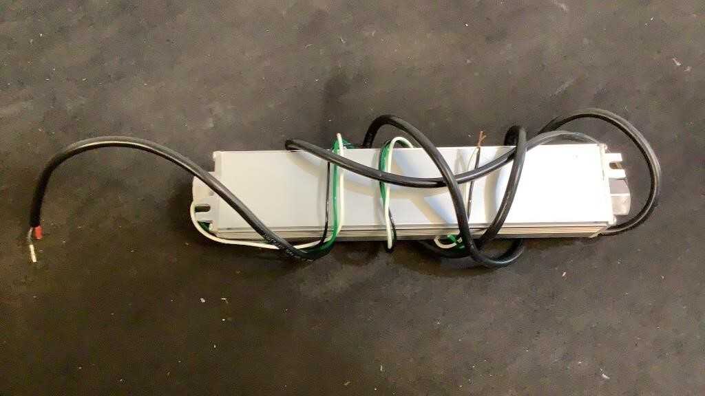 (Approximately 30) Assorted LED Drivers Everline D15CC55UNVPW-C010C, D23CC90UNVT-F20KC - MISCELLANEOUS