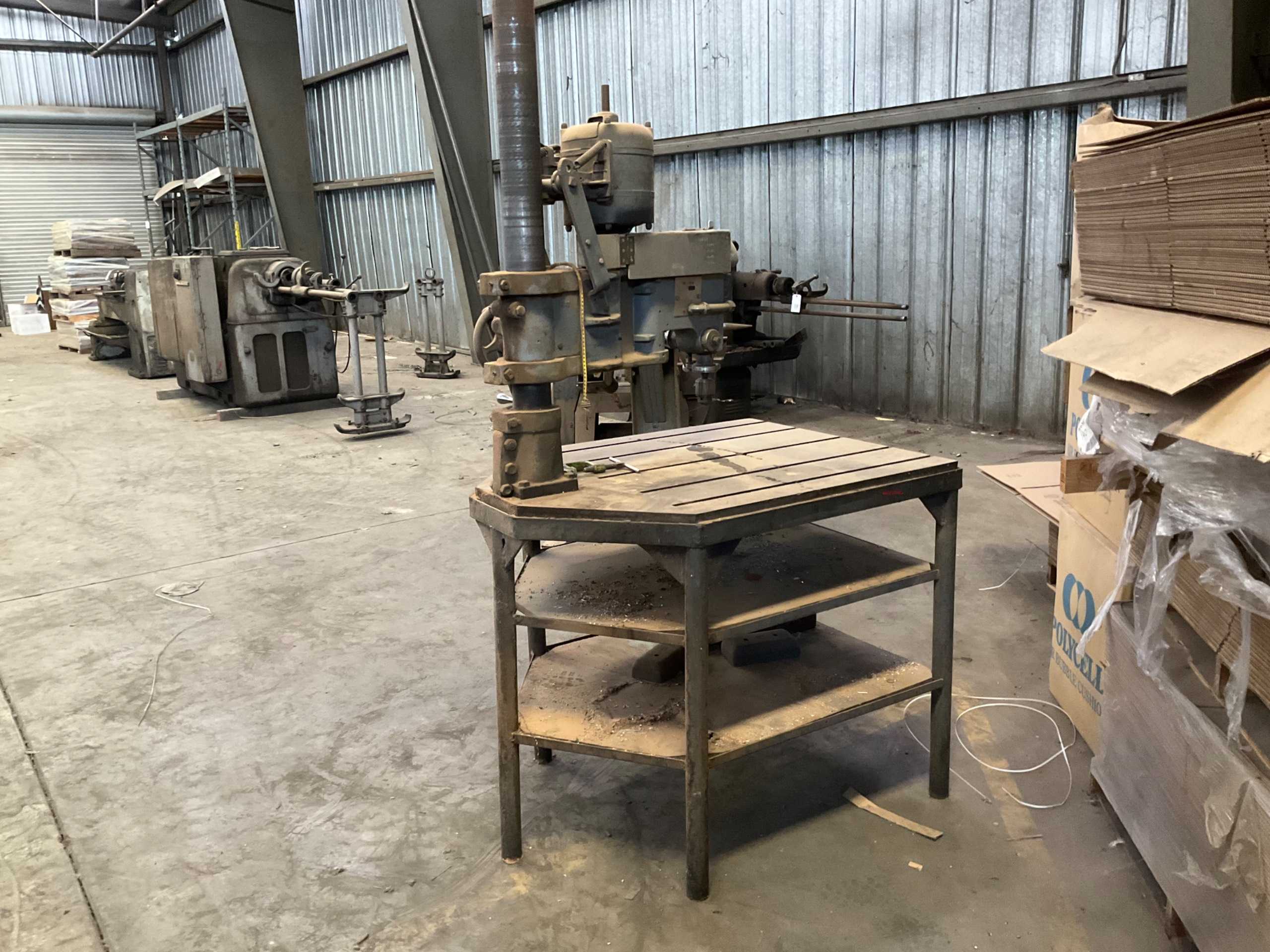 DURACRAFT RADIAL ARM DRILLING MACHINE