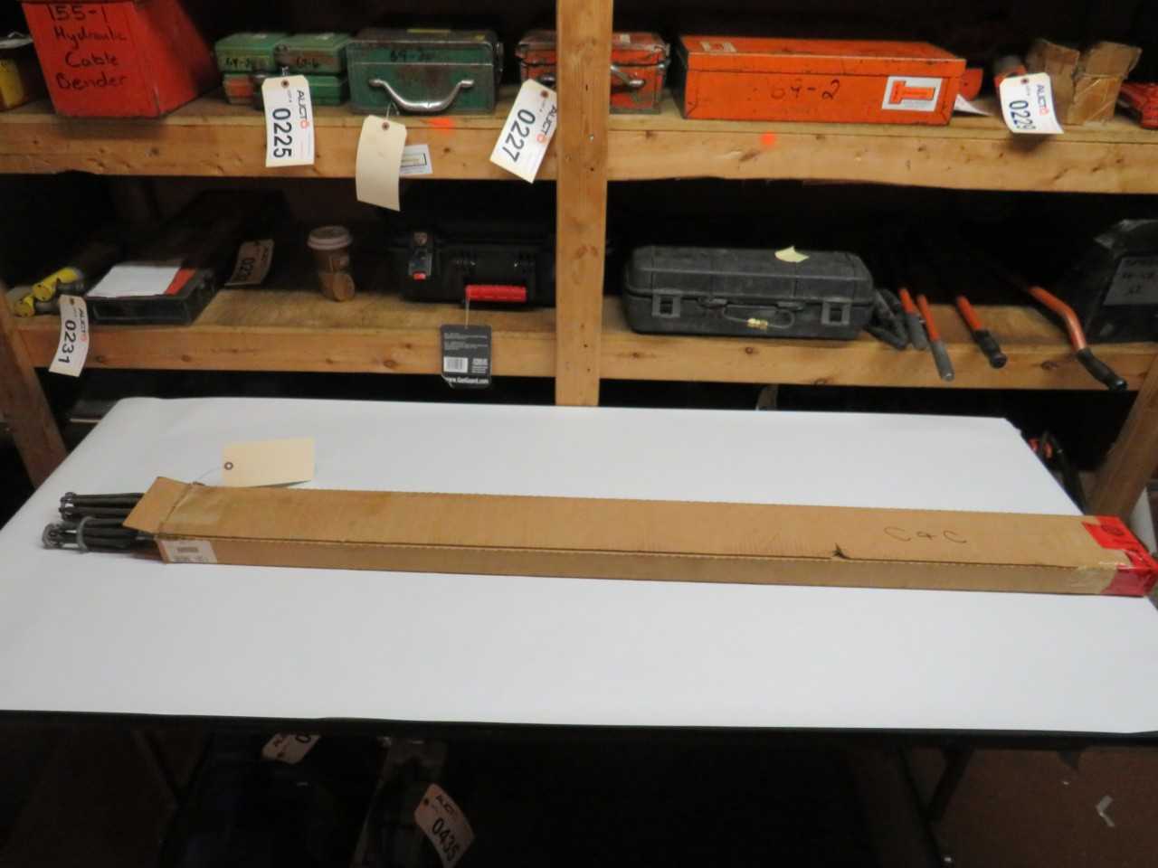 LOT OF 2 3V698 ASSORTED LAMP CHANGING POLES - LIGHTING