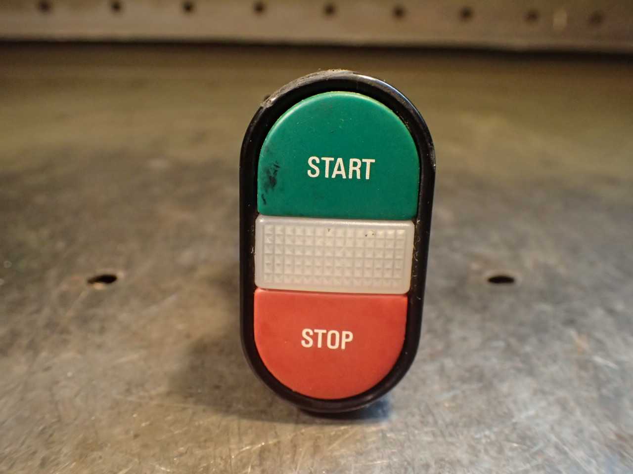 Kraus & Naimer P131-51 P131-52 10A 2-Output Illuminated Start/Stop Double Switch - ELECTRICAL COMPONENTS