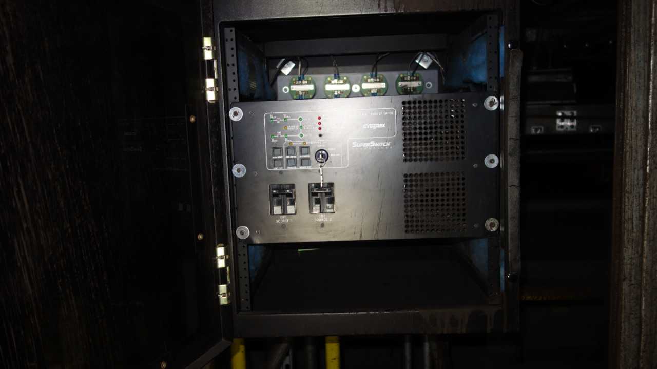 LOT OF 2 SUPERSWITCH CYBEREX TRANSFER SWITCHES - ELECTRICAL COMPONENTS